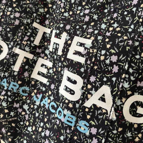 MARC JACOBS The Floral Canvas Medium Tote - Picture 5 of 7